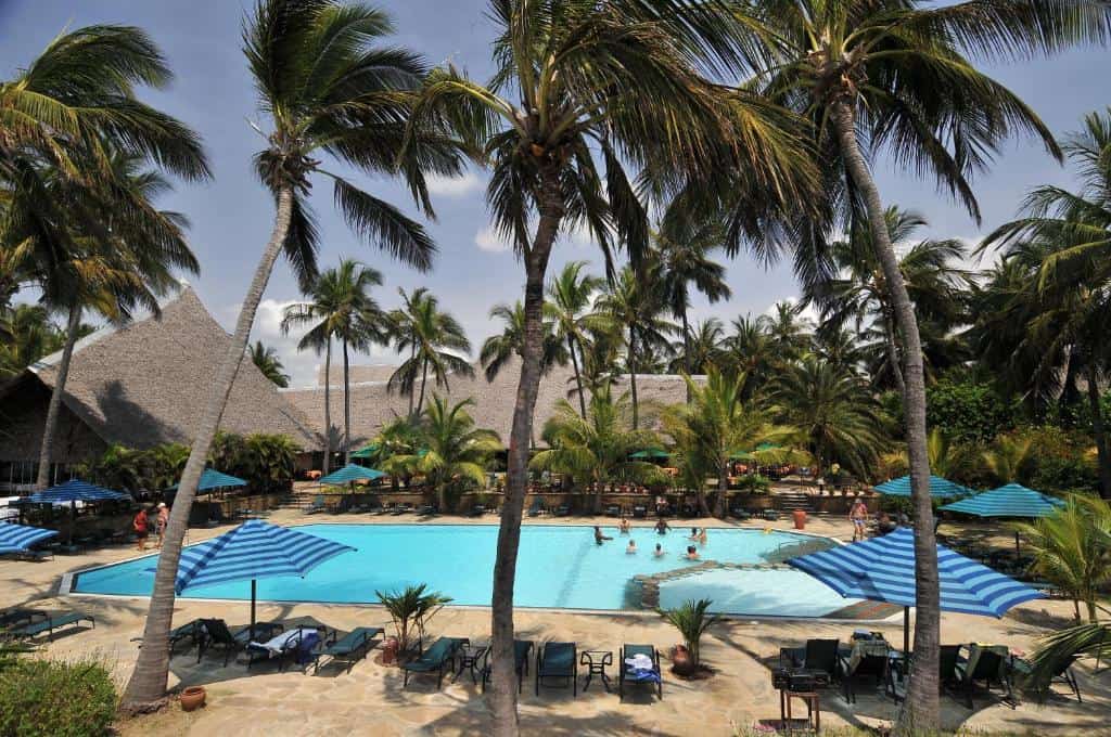 bahari beach hotel