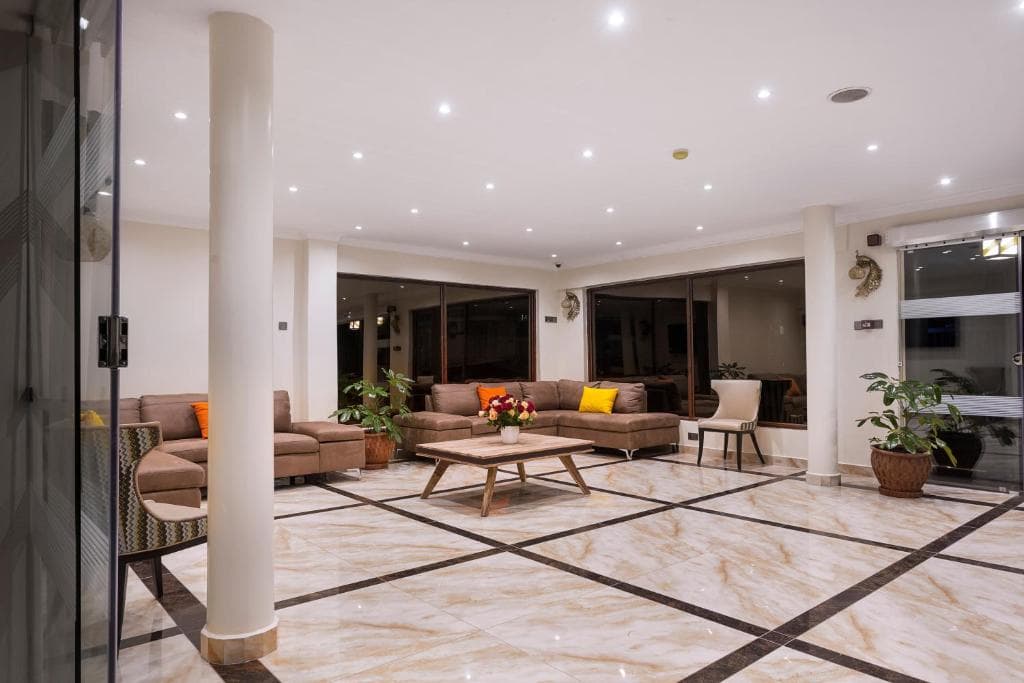 west lerruat hotel accueil
